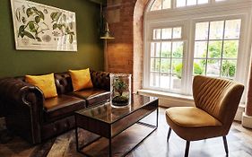 The Botanist'S Hideout - Luxury Retreat With Parking